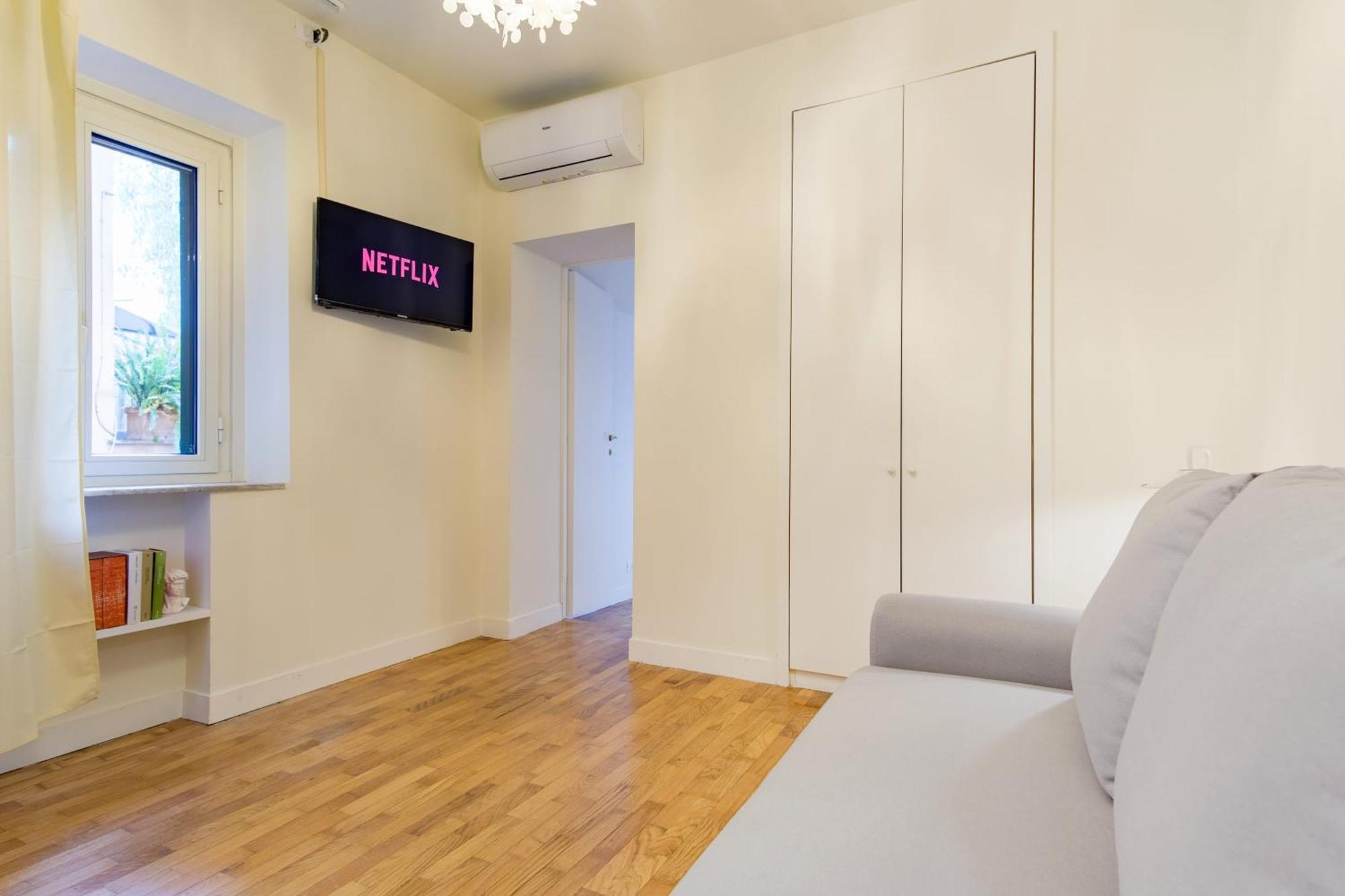 Elegantis Monti Royal With Private Terrace Apartment Rome